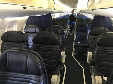 embraer 175 first class
